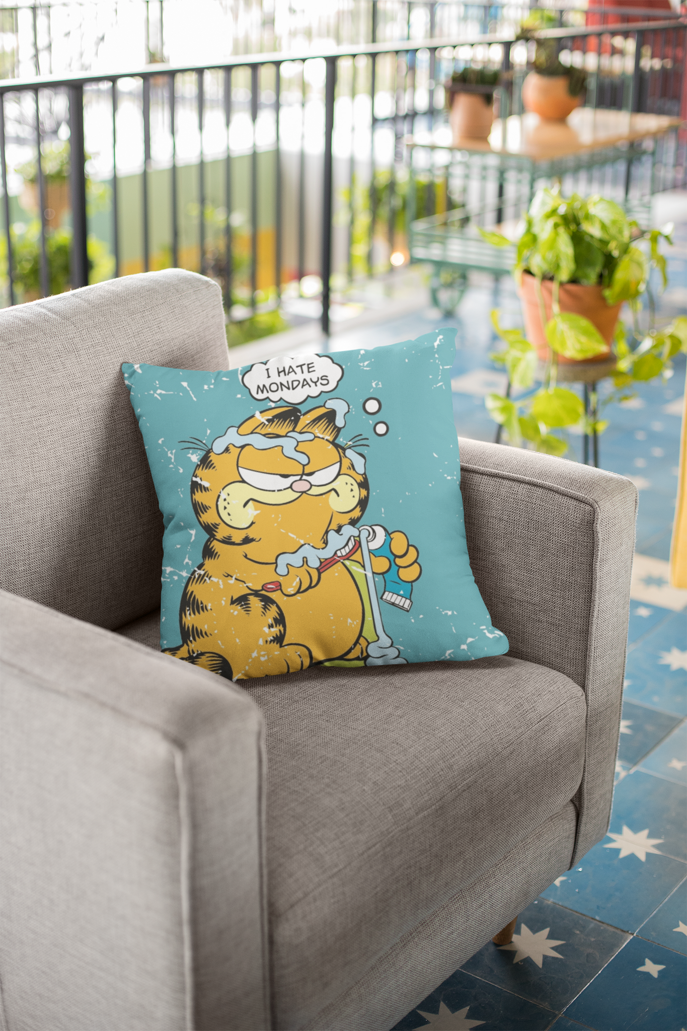 Garfield Hates Mondays Cushion Cover
